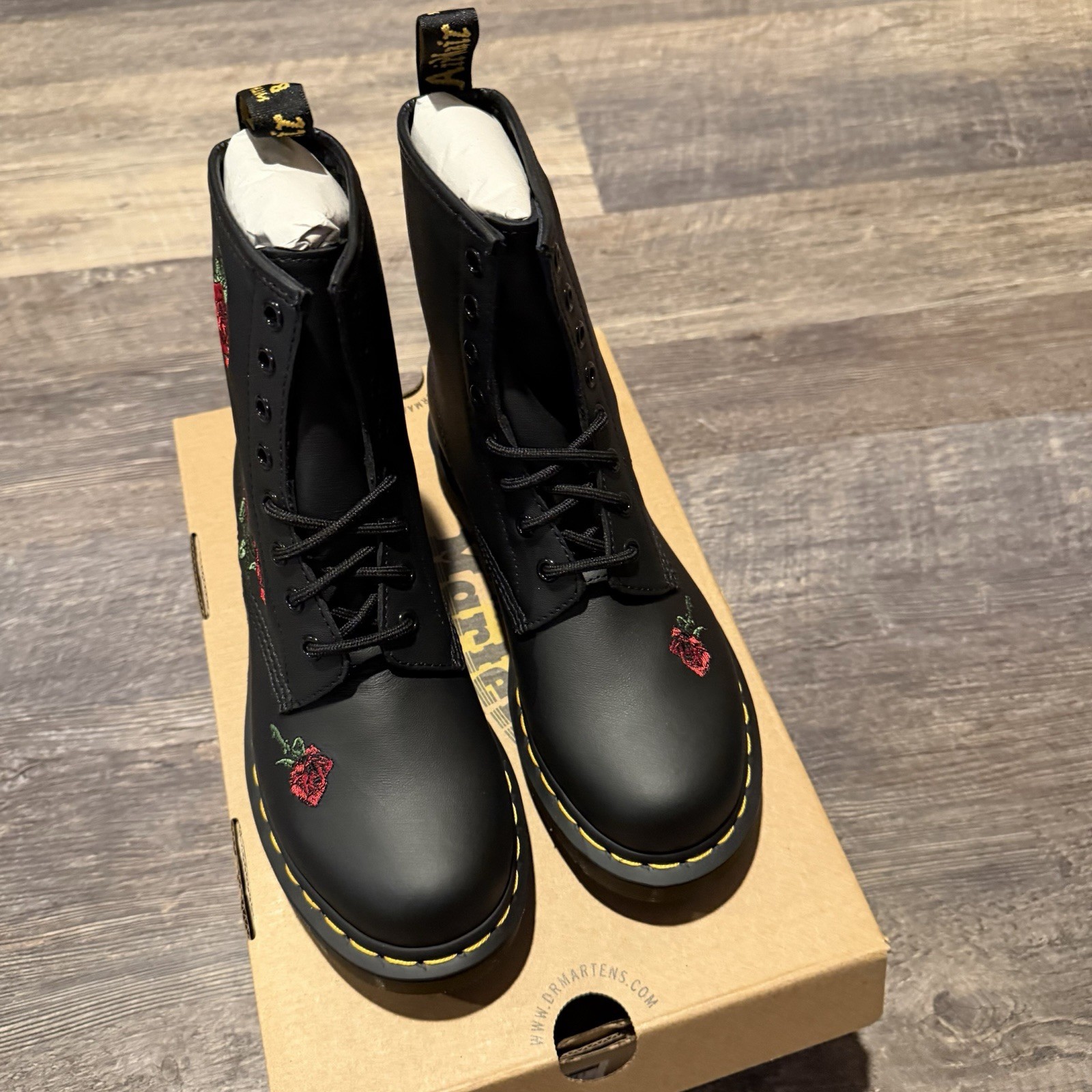 Doc Dr Martens Vonda Mono Shoes Womens Embroidered Size 7 Flower Combat Boots US thumbnail 11