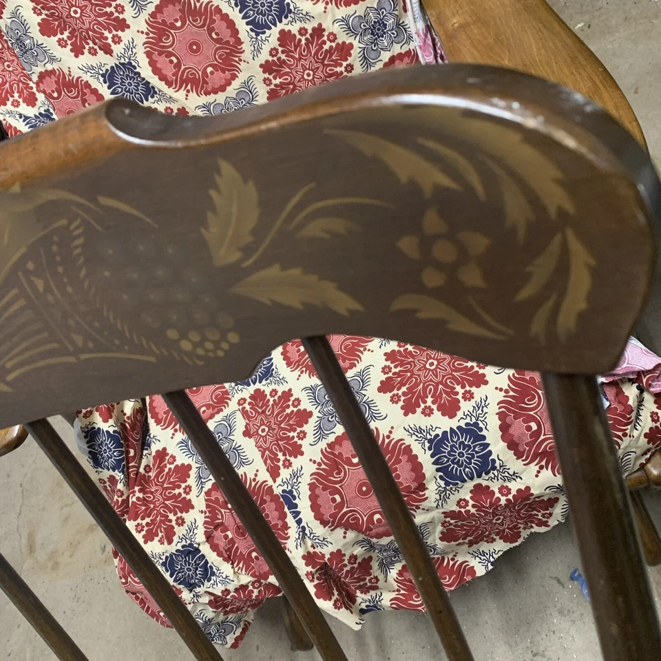 Mecedora estampada Hitchcock - Balancín estilo country SOLO RECOGIDA LOCAL Foto 3 de 4