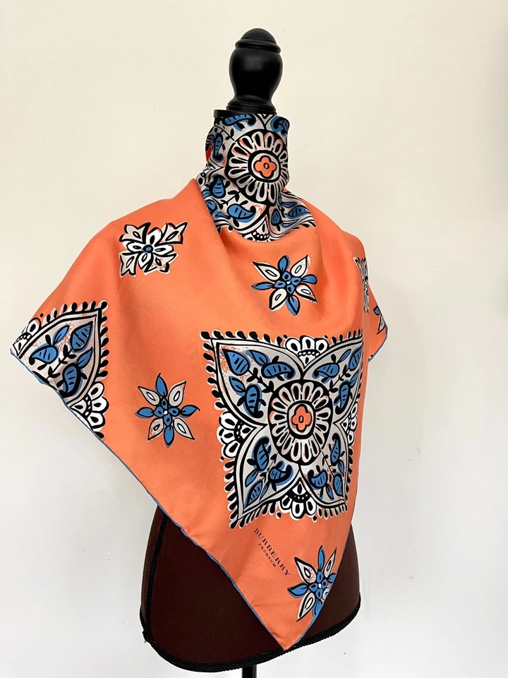 Bufanda unisex Burberry Prorsum Lucky Alhambra azul flor naranja envoltura de seda Foto 3 de 4