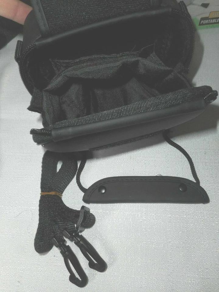 GPS Accessories Portable Executive Kit Carry Case Screen Protectors Cleaning Kit - Image 3 of 4