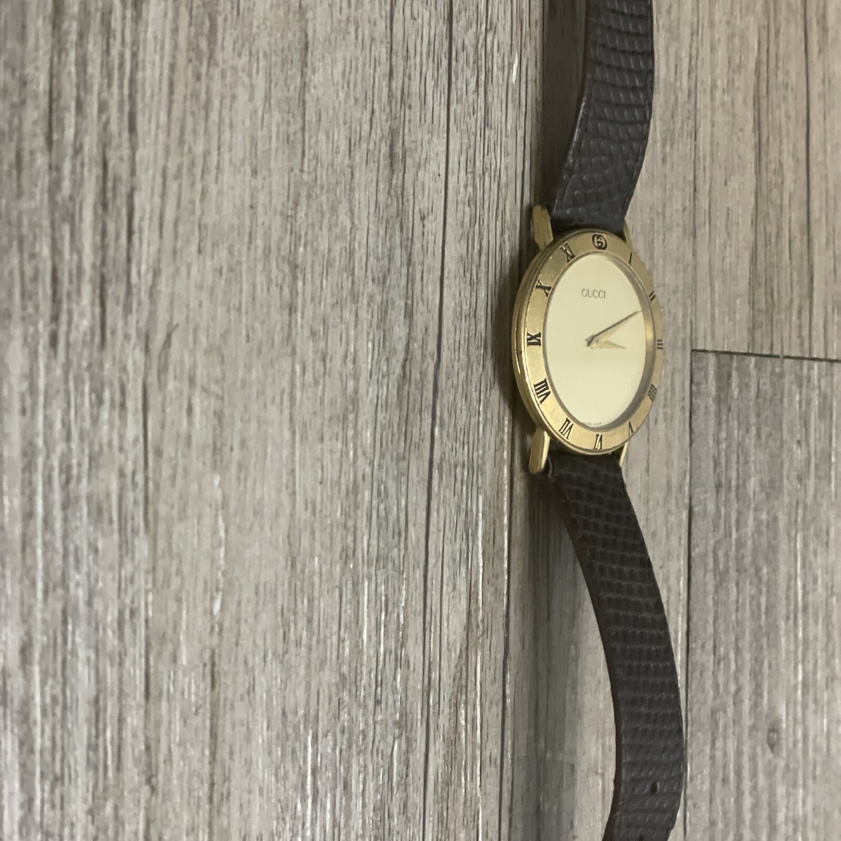 GUCCI 3000.2 M 腕時計 クォーツ ウォッチ レザーベルト GUCCI（グッチ） 腕時計 3000.2.M クオーツ ゴールド文字盤 ステンレス