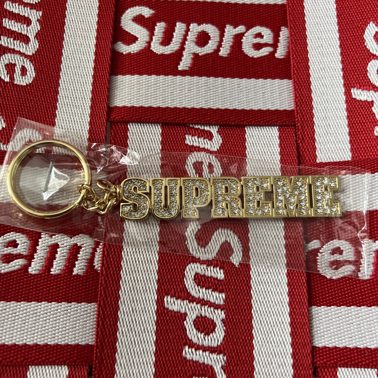 Porte clés logo bloc suprême !! Or !! SS18 !!! Neuf dans sa boîte !!100% authentique!!!!!!!!!!!!!!!!!!!