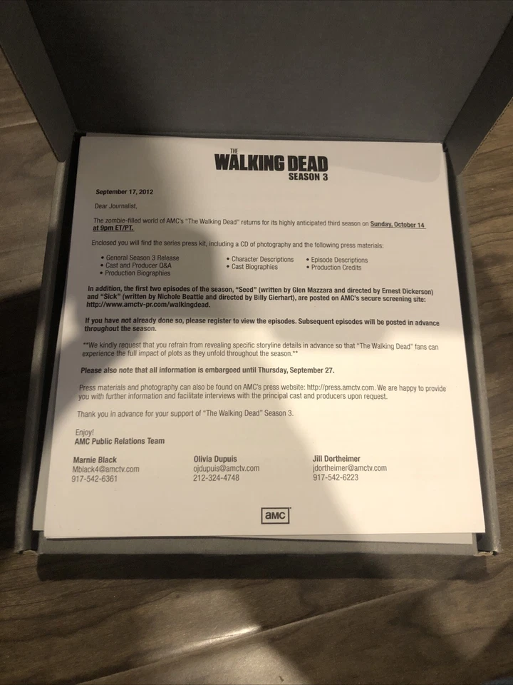 The Walking Dead Season 3 Press Kit With Exclusive Key - Image 3 of 4