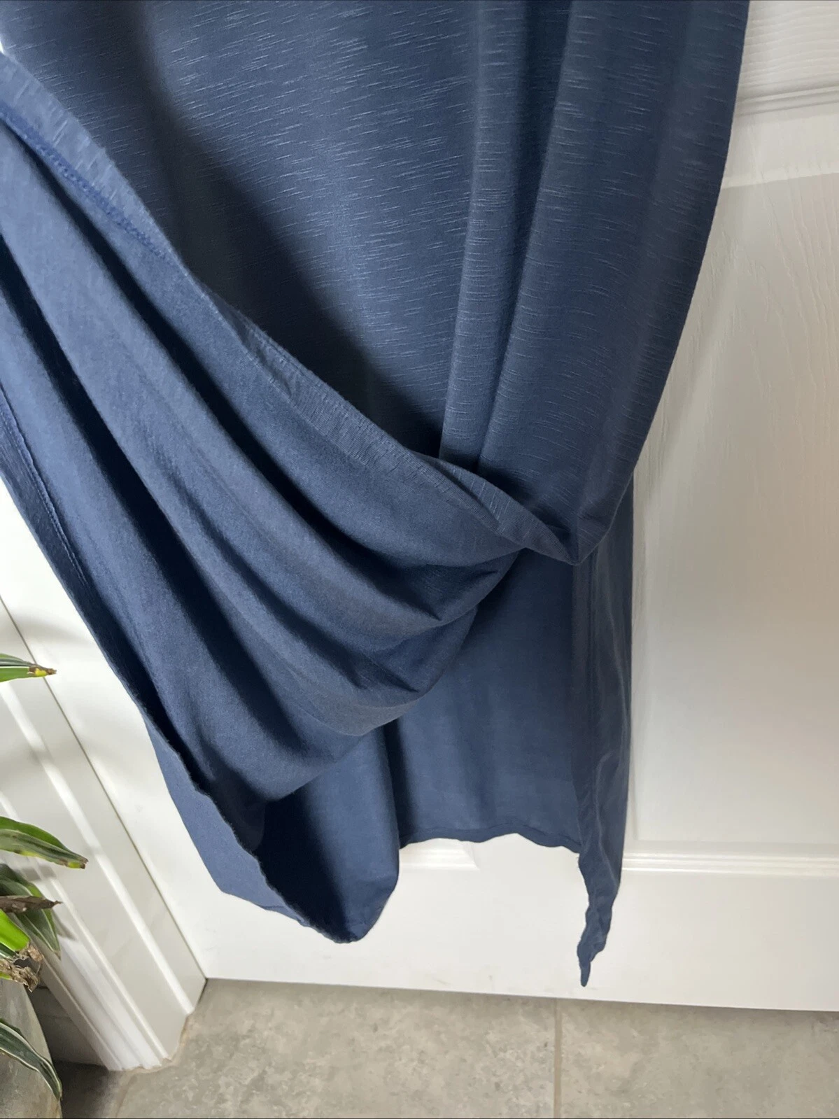 VETEMENTS T shirt bianca mercato nero blu scollo a V abito midi spacchi donna media