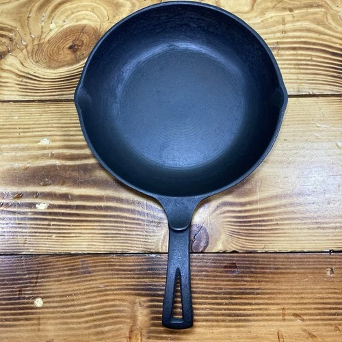 Wagner Ware Cast Iron Chef Skillet 9-inch with Thumb Handle Vintage Unmarked