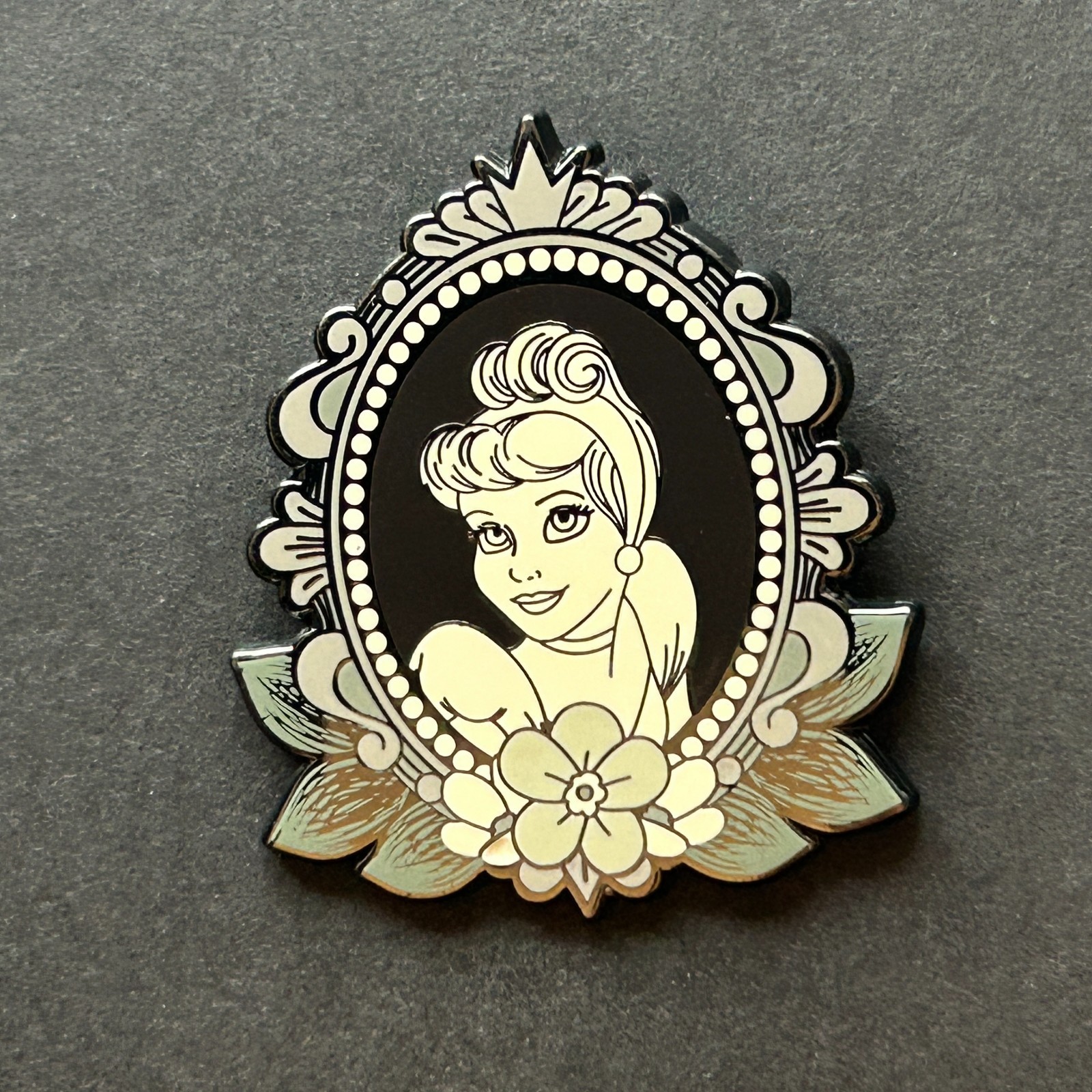 LFLY - Cinderella - Princess Black and White Cameo - Mystery Disney Pin 163789