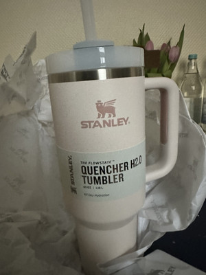 Stanley Quencher H2.0 FlowState Trinkflasche mit Strohhalm 1.2L - Thermobecher