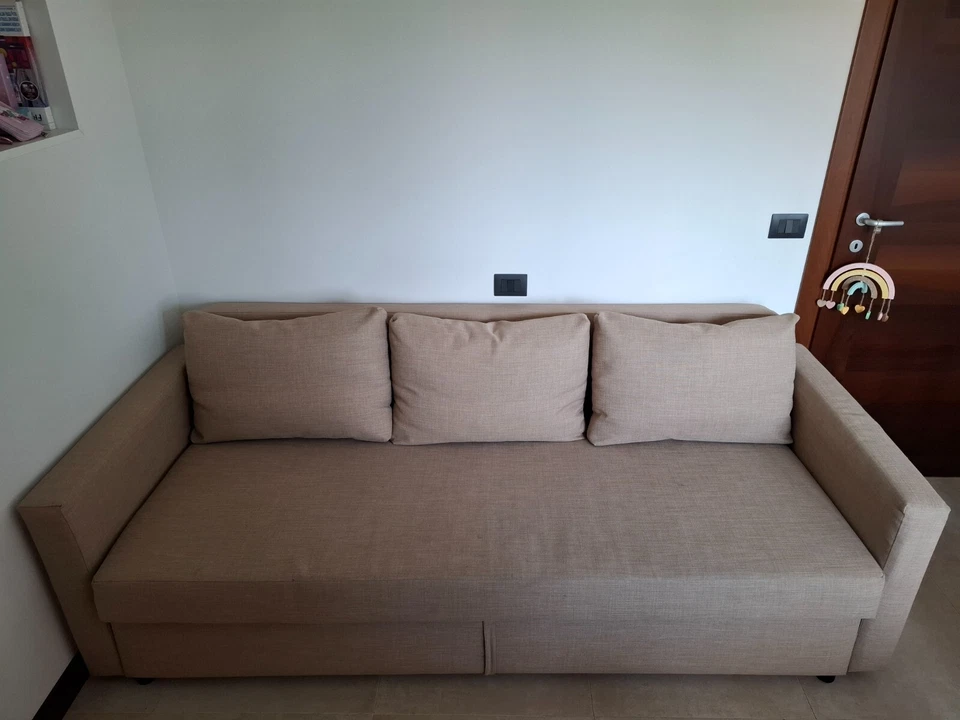IKEA Friheten, foto 1 di 5