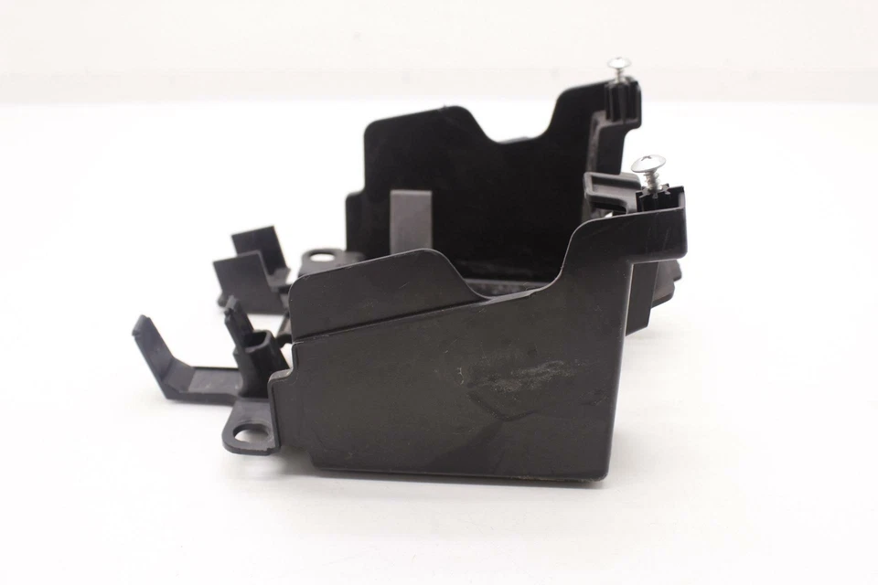 16 ОРИГИНАЛЬНЫХ ПЛАСТИКОВЫХ ЛОТКОВ ДЛЯ АККУМУЛЯТОРА ЗАДНЕГО ХВОСТОВОГО ОПЕРЕНИЯ SUZUKI GSXS1000 R7.BX38 - Изображение 3 из 4