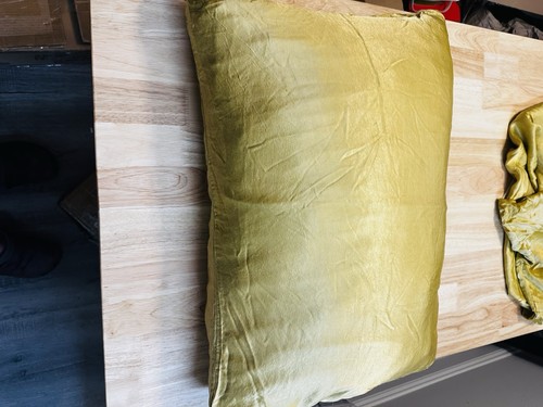 Bella Notte Pillowcases Set of 2 Standard Size Green Gold