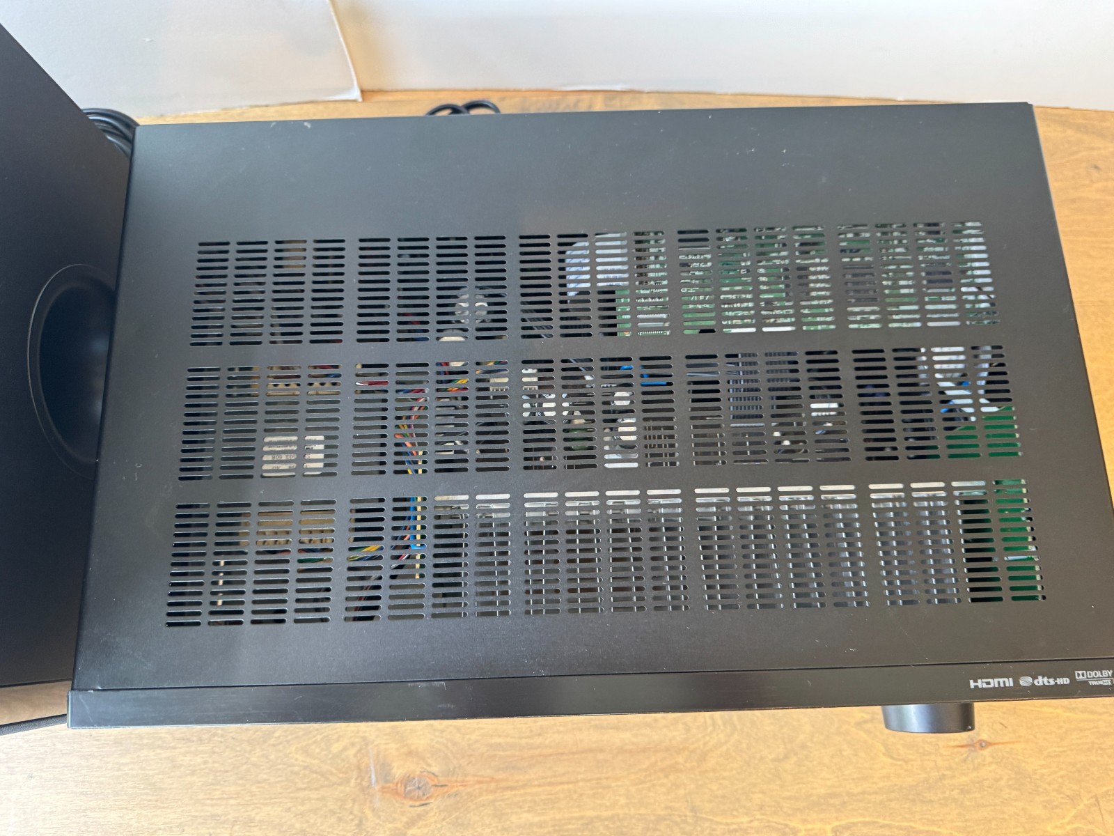 Yamaha RX-V373 5.1 AV Receiver + NS-SW40 Subwoofer + NS-B40 + 4x NS-C40 Speakers