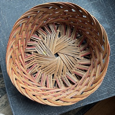 VTG Bread RATTAN Two Tone Red~Tan~Scalloped Edged Basket Round 10 ~Philippines