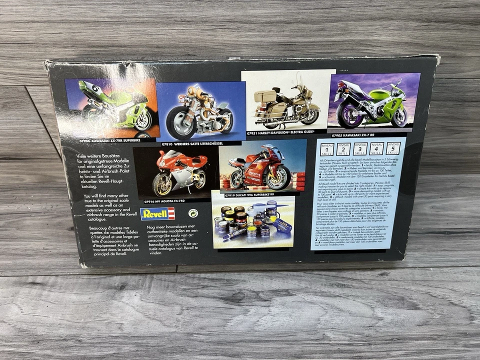 Rare Revell Vincent Black Shadow 1/12 model kit Motorcycle - Image 2 of 3