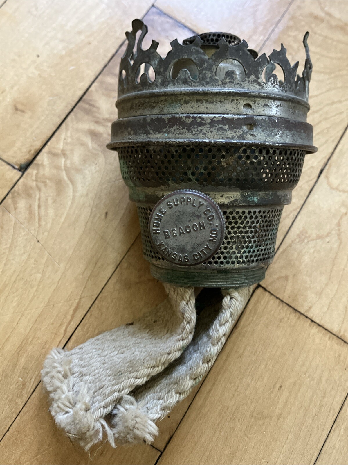 Beacon Oil Lamp Burner With No.6 Flame Spreader-image