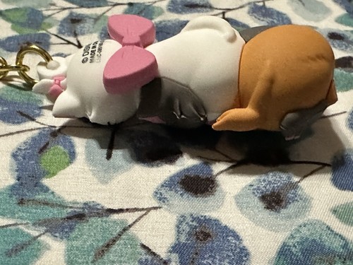 Loungefly Disney The Aristocats Marie, Berlioz, and Toulouse 3D Keychain - Picture 6 of 6
