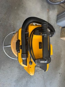 Dewalt 20V/115/18V DCV581H Vacuum Tested, Works, Missing Parts See Pictures