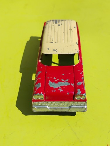 Vintage Tootsietoy Ford Country Sedan Metal Toy Car - Picture 3 of 10