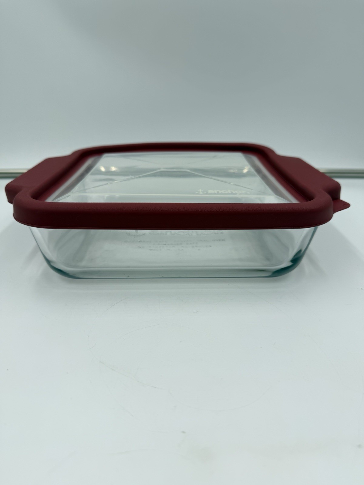 Anchor Square Cake Dish with TrueFit Lid, 8-Inch, Cherry 2 Qt Used