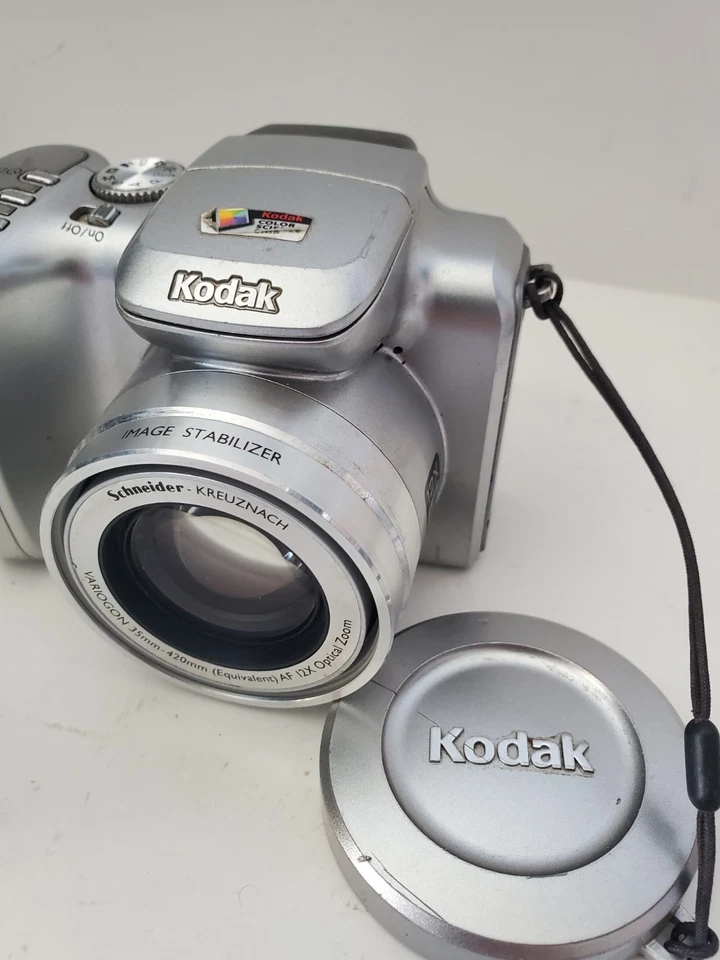 Kodak EasyShare Z612 6.1MP Digital Camera Silver FOR PARTS - Image 3 of 4