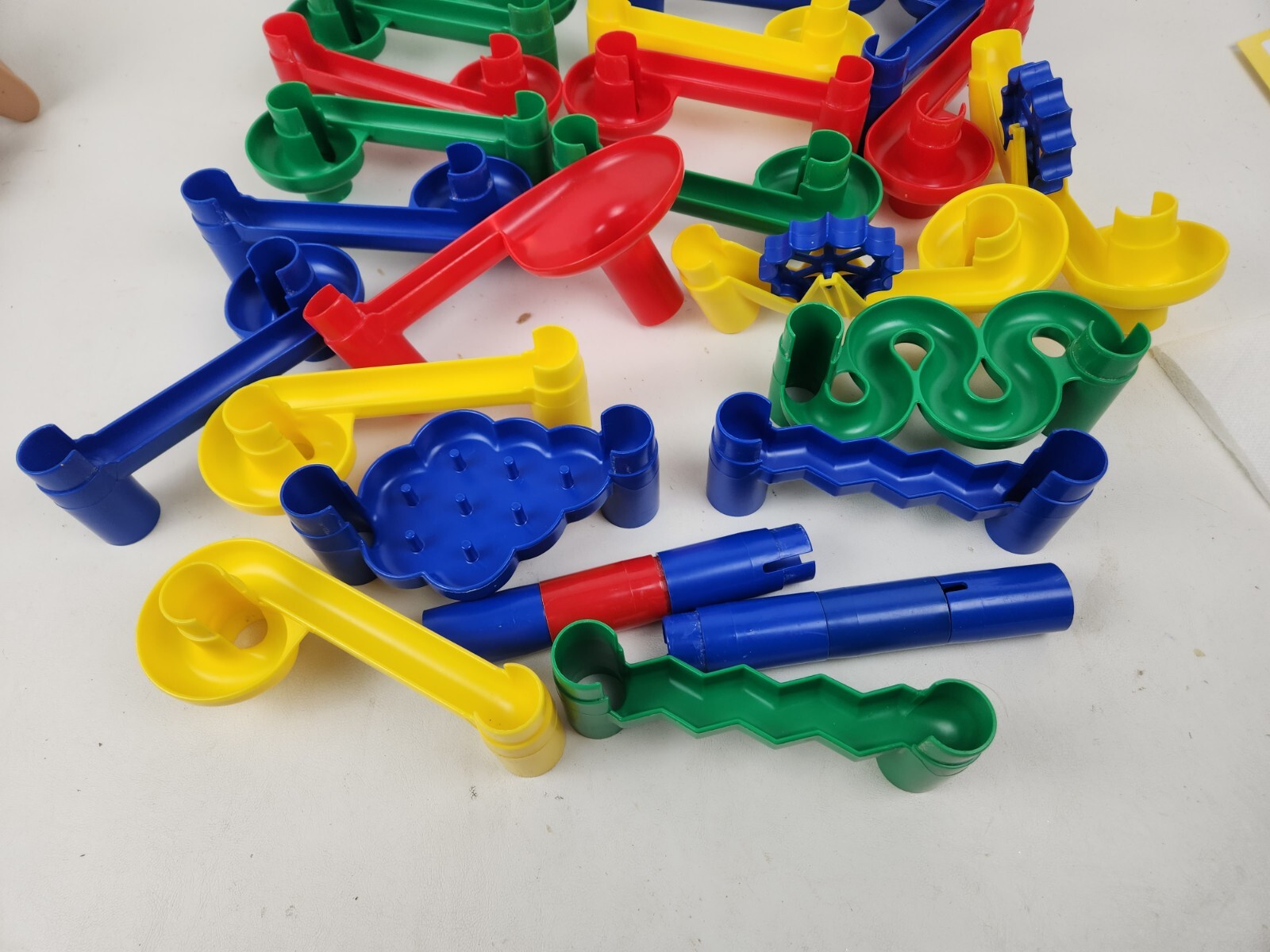Marbleworks Discovery Toys 27 Pieces & Box Construction Set Marble Run