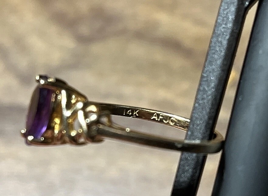 Anillo de oro 1,91 gramos con zafiro morado  Foto 2 de 4
