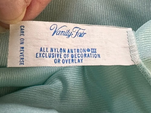 Vintage VANITY FAIR Sea Green Gown Lace Trim Pink Roses Nylon Medium Lingerie - Picture 10 of 11