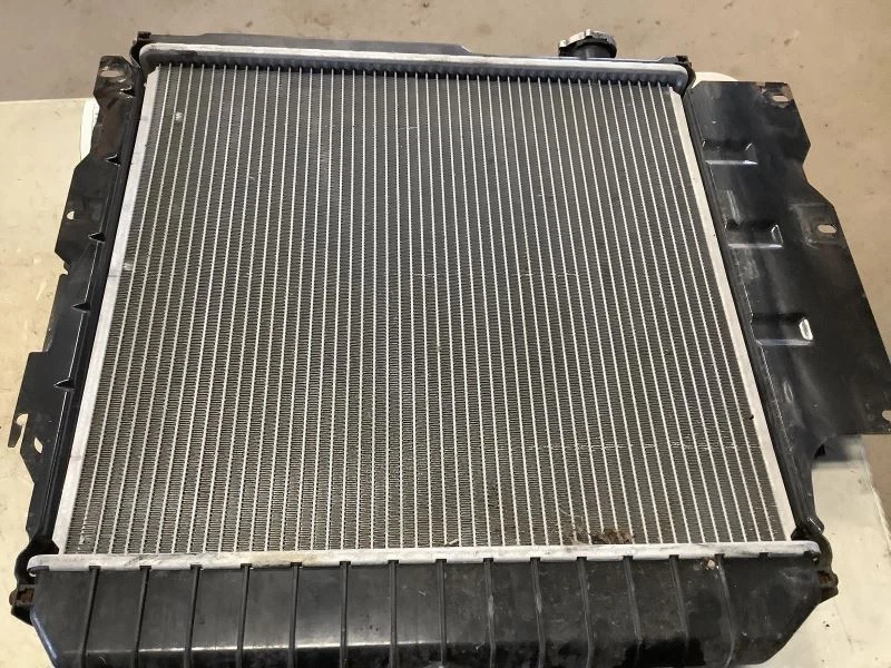 Radiador LHD compatible con 97-06 WRANGLER 321271 Foto 3 de 4