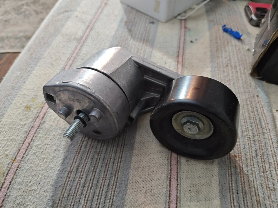 捷豹 S 型 XK8 XKR 和 XJR 增压蛇形皮带张紧器 C2C33723 — 第 2/2 张图片