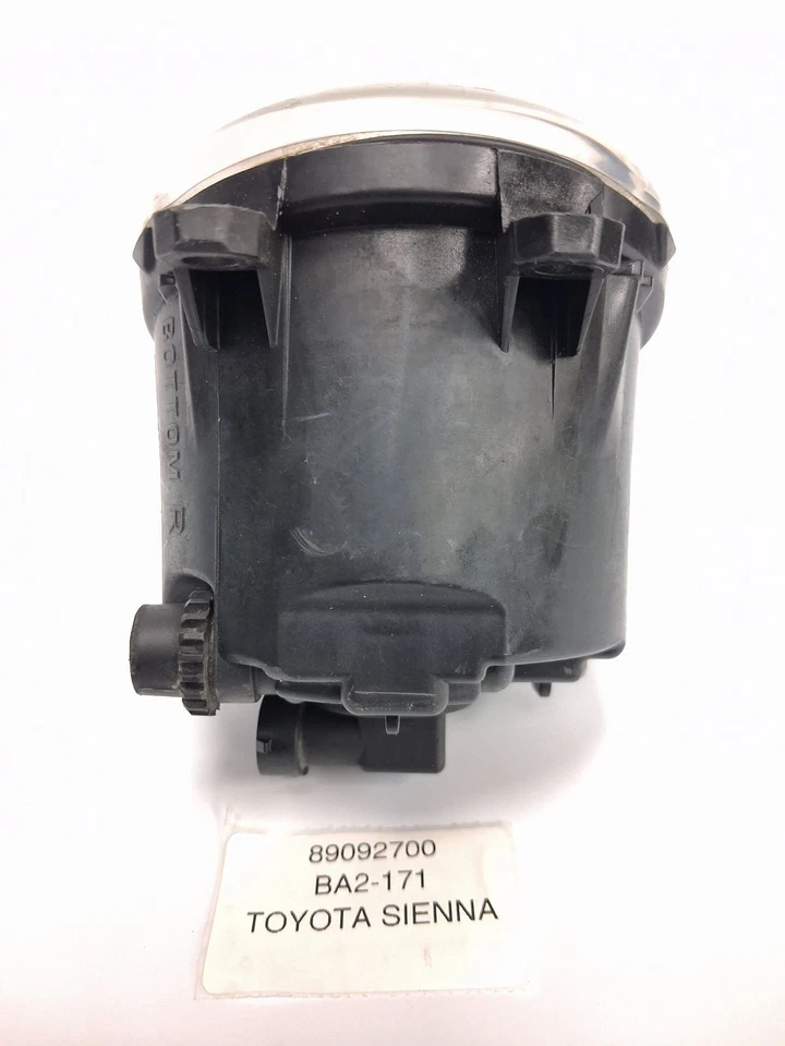 Противотуманные фары 2013 Toyota Prius Plus 89092700 - Изображение 3 из 4