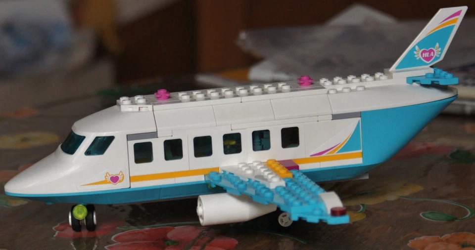 LEGO Friends 41100 Heartlake Private Jet, photo 2 sur 2