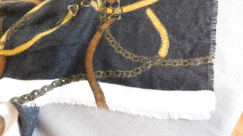 Jayley Cashmere Blend Chain Print Wrap - Picture 9 of 11