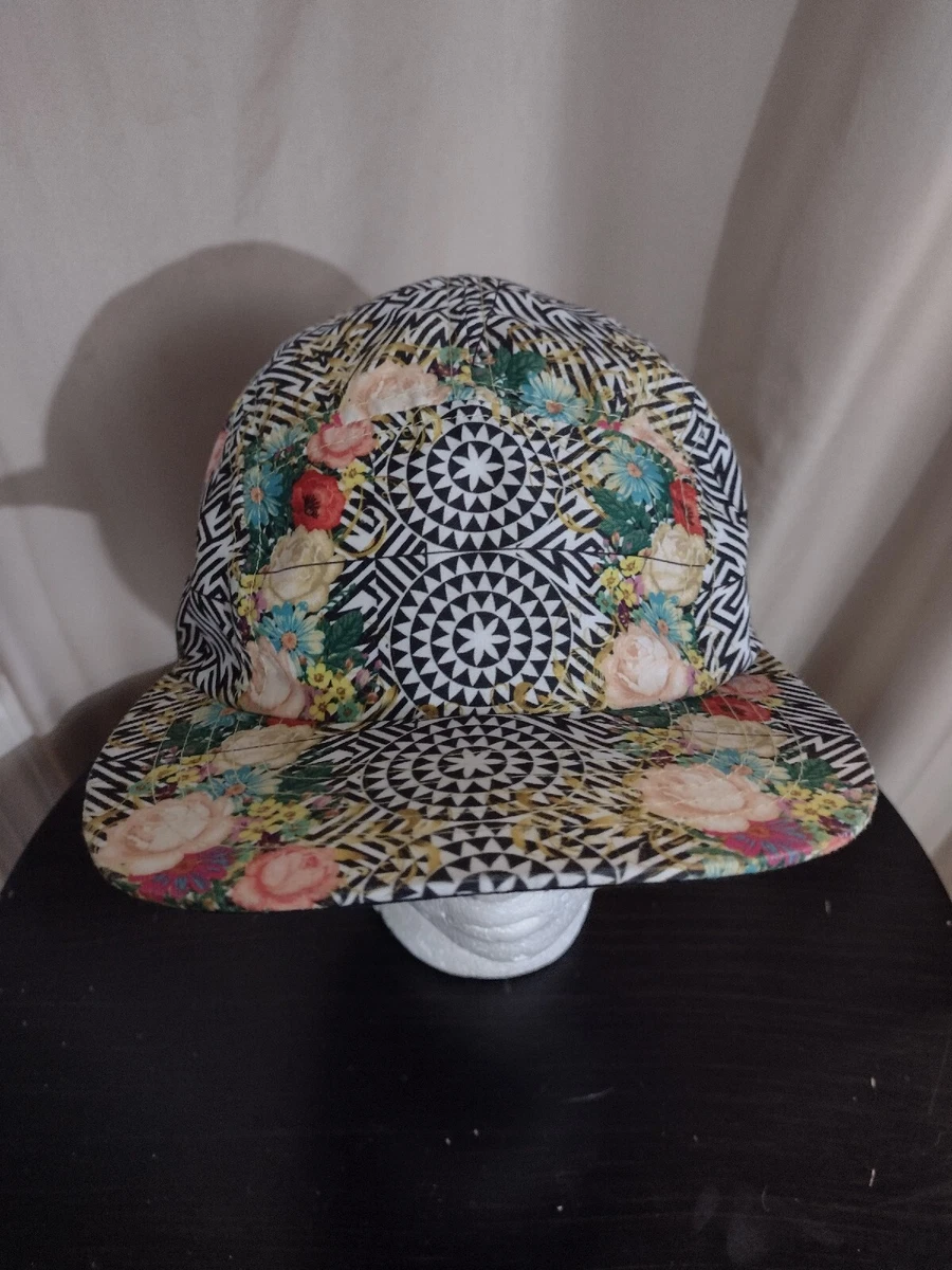 Nicki sales minaj hat