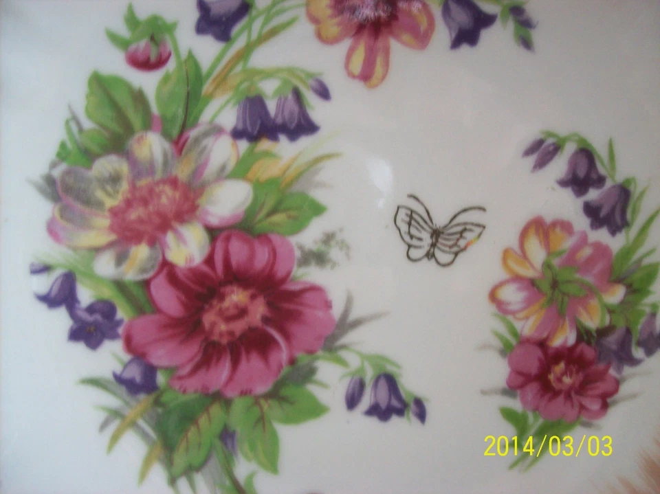 Violeta Floral Spray y Mariposa De Colección Porcelana Oro Festoneado Tazón de Una Mango Foto 2 de 4