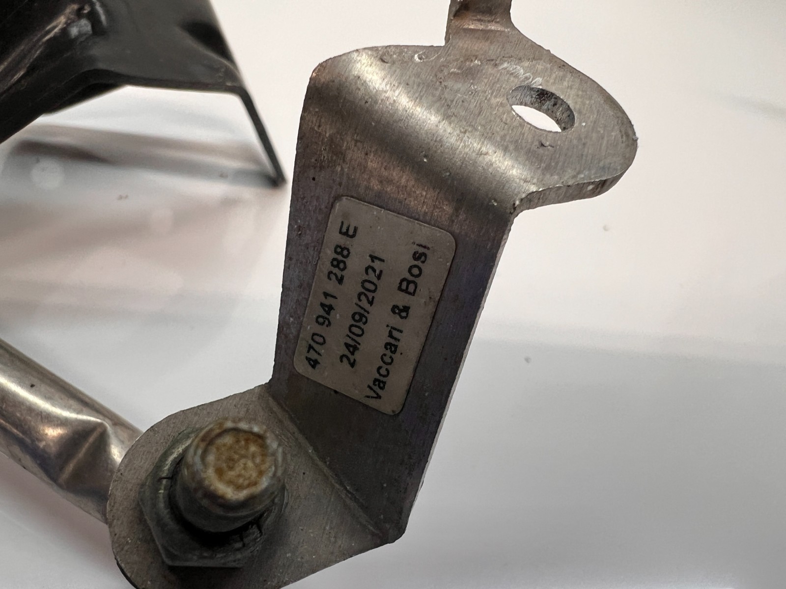 LAMBORGHINI AVENTADOR LEVEL RIDE SENSOR FRONT RIGHT BRACKET OEM 470941307