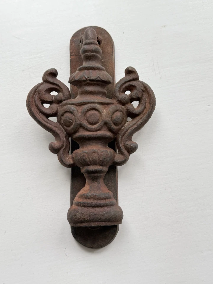 Jarrón trofeo copa HIERRO FUNDIDO ALDABA PUERTA ANTIGUO ARQUITECTÓNICO SALVAMENTO ANTIGUO VTH (N) Foto 2 de 4