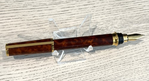 S.T. Dupont Montparnasse Fountain Pen 18K "M' Laque De Chine Large