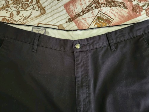 Volcom Mens Shorts Corpo Class Style Vintage Black Bermuda Flat Front Size 38 - Picture 4 of 16
