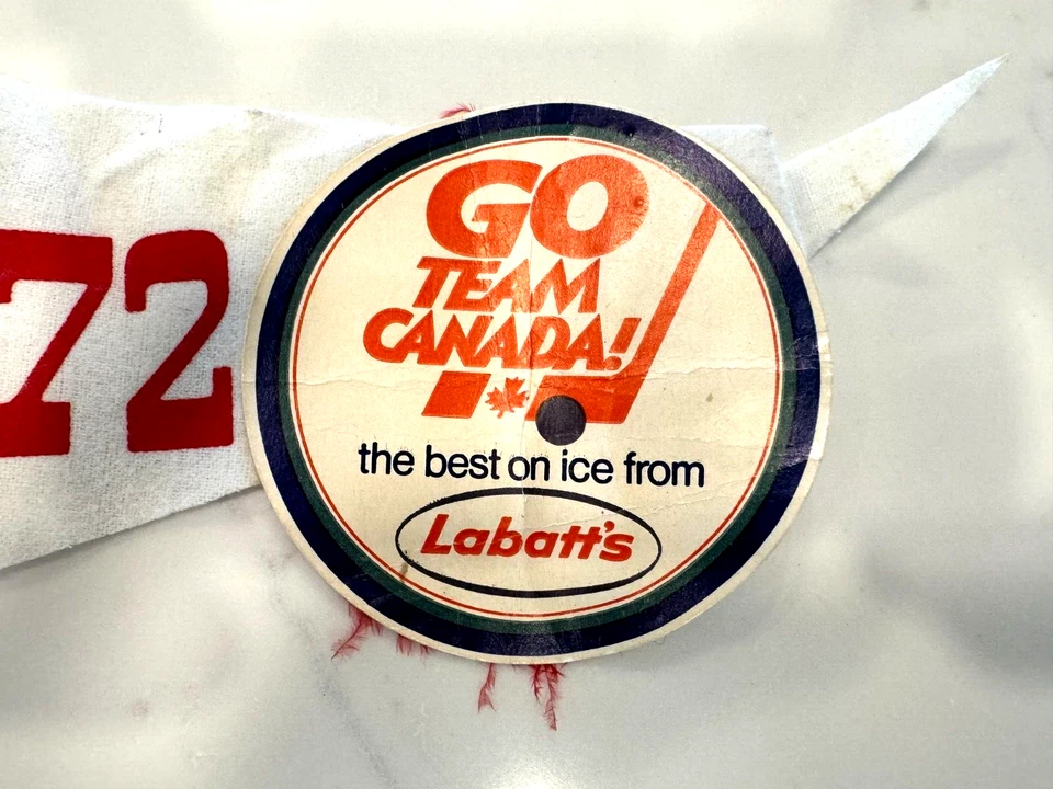 1972 CANADA RUSSIA HOCKEY SERIES PENNANT 29" X 12" - Image 4 of 4