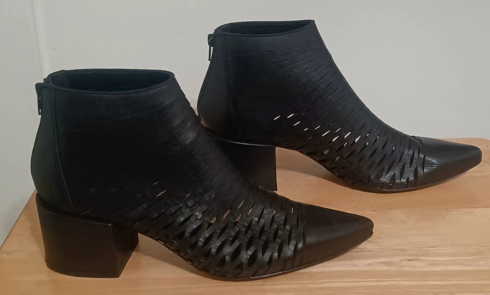 Usado en Excelente Condición Elena IACHI Italia Negro Tejido Cuero Punta Botines EU 37 $554 Foto 3 de 4