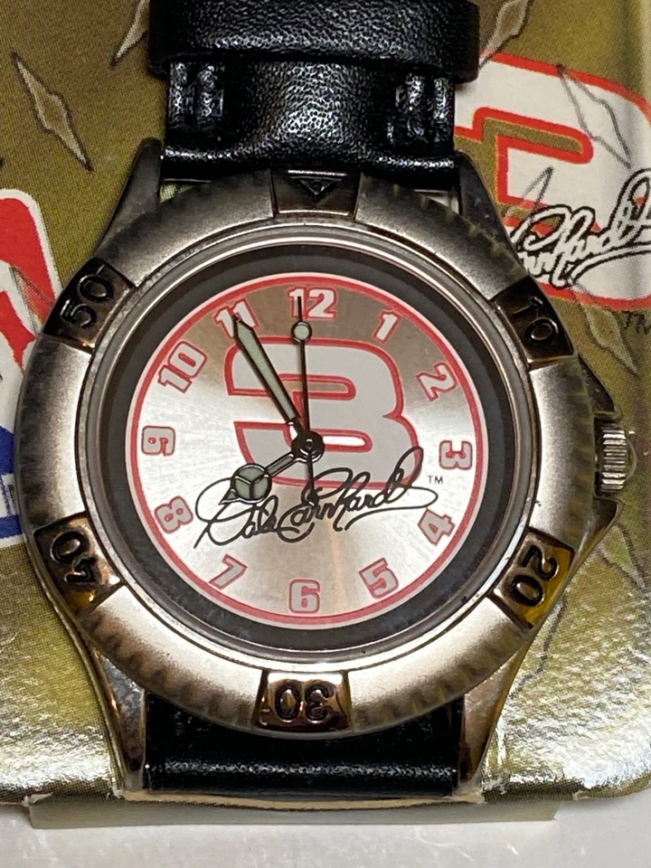 Reloj DALE WONHARDT #3 con manecillas que brillan en la oscuridad y correa de cuero en estuche de plástico Foto 3 de 4