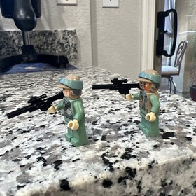 ENDOR REBEL COMMANDO LOT (2) Lego Star Wars Minifigure 10236 EWOK VILLAGE SW0511