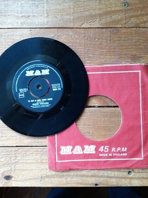 Gilbert Osullivan - Christmas song/To cut a long story short. ZDXR56658 MAM 45. 