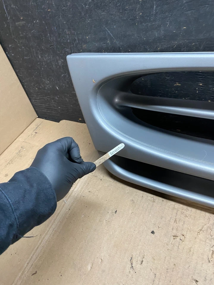 Parrilla delantera Ford E150 Econoline 1997 a 2002 OEM u6052 DG Foto 4 de 4