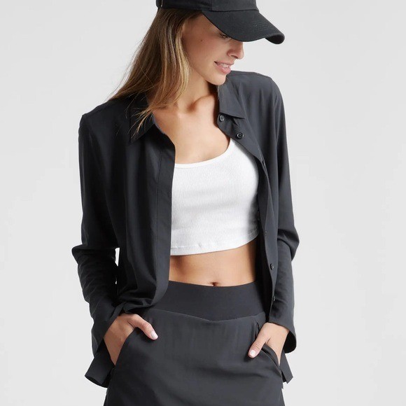 Quince Performance Tech Button Down Blouse Size M… - image 1