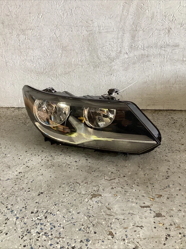 2012-2017 Volkswagen Tiguan Headlight RIGHT passenger Side Rh Halogen Oem