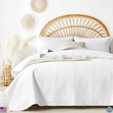 Lightweight White Floral Quilt Bedding Set, Full Queen Size, 3-Piece Coverlet