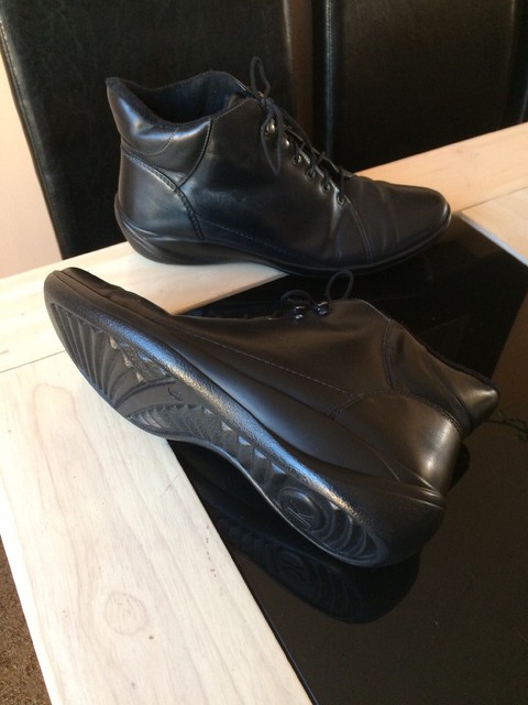 clarks black ankle boots size 6