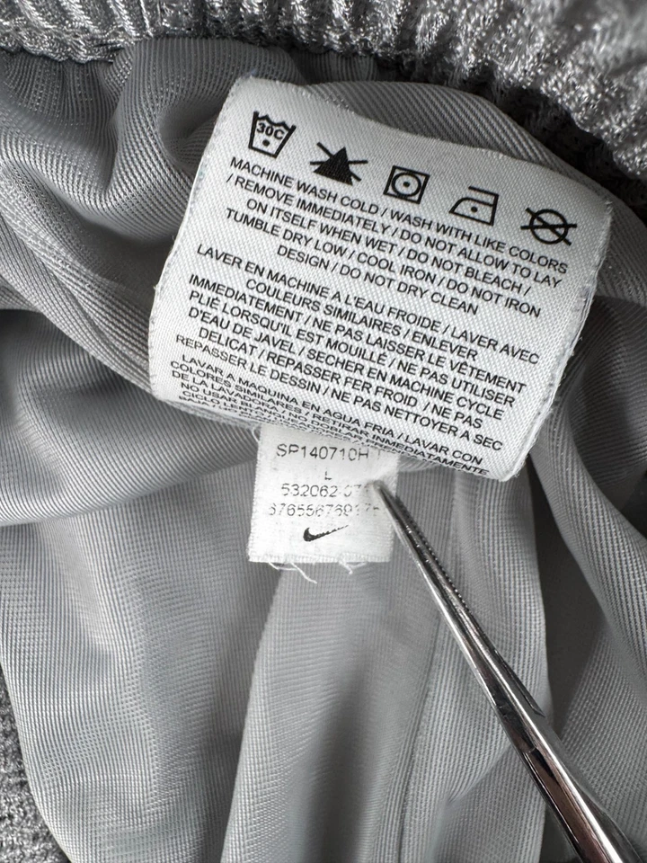 Pantalones Cortos Nike Hombres Grandes Plata Malla Baloncesto Deslumbramiento Atlético Brillante Sedoso y2k Foto 3 de 4