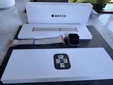 Apple Watch SE (2nd Generation) 40mm Aluminium Starlight Sports Loop