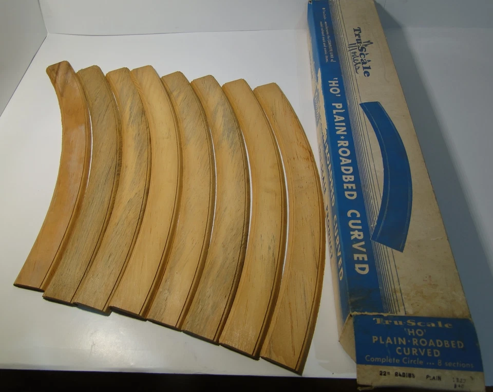 41 SECTIONS OF VINTAGE TRU-SCALE HO WOOD ROADBED PLAIN & SELF-GAUGING - Image 3 of 4